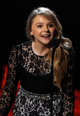 chloemoretzfancom042.jpg
