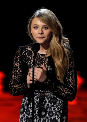chloemoretzfancom044.jpg