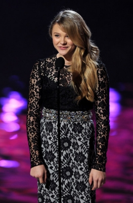 chloemoretzfancom052.jpg