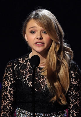 chloemoretzfancom053.jpg