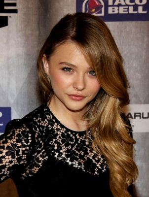 chloemoretzfancom076.jpg