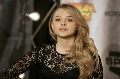 chloemoretzfancom087.jpg
