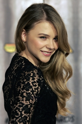 chloemoretzfancom088.jpg