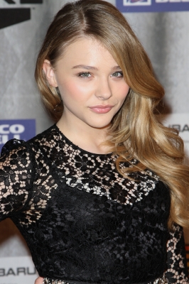 chloemoretzfancom102.JPG