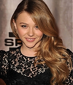 chloemoretzfancom009.jpg