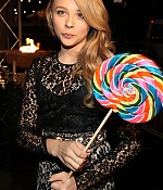 chloemoretzfancom011.jpg