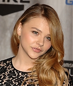 chloemoretzfancom019.JPG