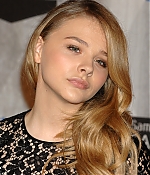 chloemoretzfancom021.JPG