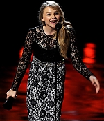 chloemoretzfancom041.jpg