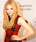 chloemoretzfancom005.jpg