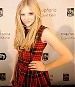 chloemoretzfancom007.jpg