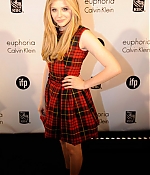 chloemoretzfancom008.jpg