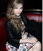 chloemoretzfancom001.jpg