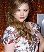 chloemoretzfancom013.jpg