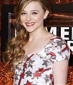 chloemoretzfancom014.jpg