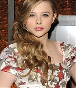 chloemoretzfancom019.jpg