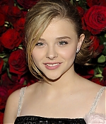 chloemoretzfancom010.jpg