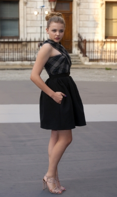 chloemoretzfancom011.jpg