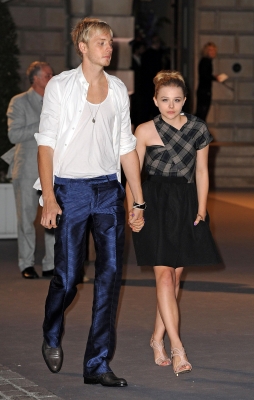 chloemoretzfancom036.jpg