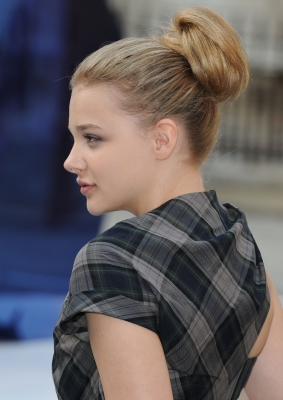 chloemoretzfancom042.jpg