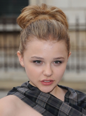 chloemoretzfancom047.jpg