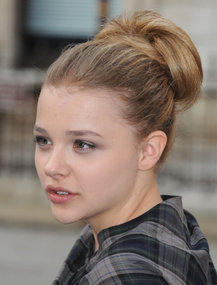 chloemoretzfancom048.jpg