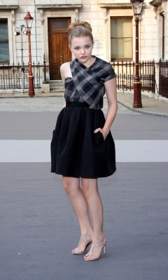 chloemoretzfancom053.jpg