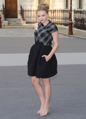 chloemoretzfancom058.jpg