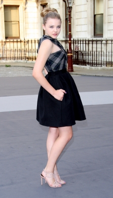 chloemoretzfancom118.jpg