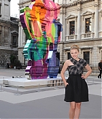 chloemoretzfancom001.jpg