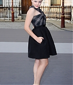 chloemoretzfancom020.jpg
