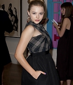 chloemoretzfancom022.jpg