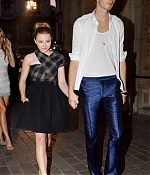 chloemoretzfancom027.jpg