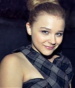 chloemoretzfancom028.jpg