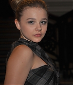 chloemoretzfancom113.jpg