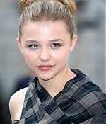 chloemoretzfancom116.jpg