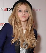chloemoretzfancom004.jpg