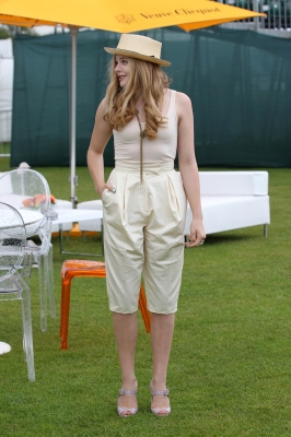 chloemoretzfancom016.jpg