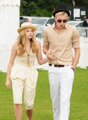 chloemoretzfancom043.jpg