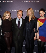 chloemoretzfancom007.jpg