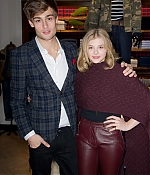 chloemoretzfancom031.jpg