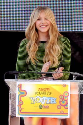 chloemoretzfancom069.jpg