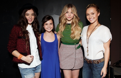 chloemoretzfancom138.jpg