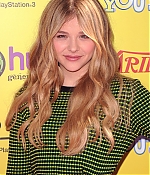 chloemoretzfancom006.jpg