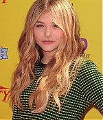 chloemoretzfancom007.jpg