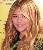 chloemoretzfancom008.jpg