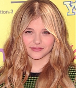 chloemoretzfancom009.jpg