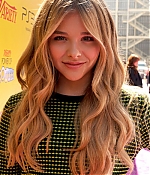 chloemoretzfancom018.jpg