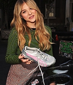 chloemoretzfancom029.jpg