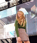 chloemoretzfancom046.jpg